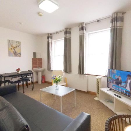 Carnation Flat A In Wembley Apartment London Ngoại thất bức ảnh