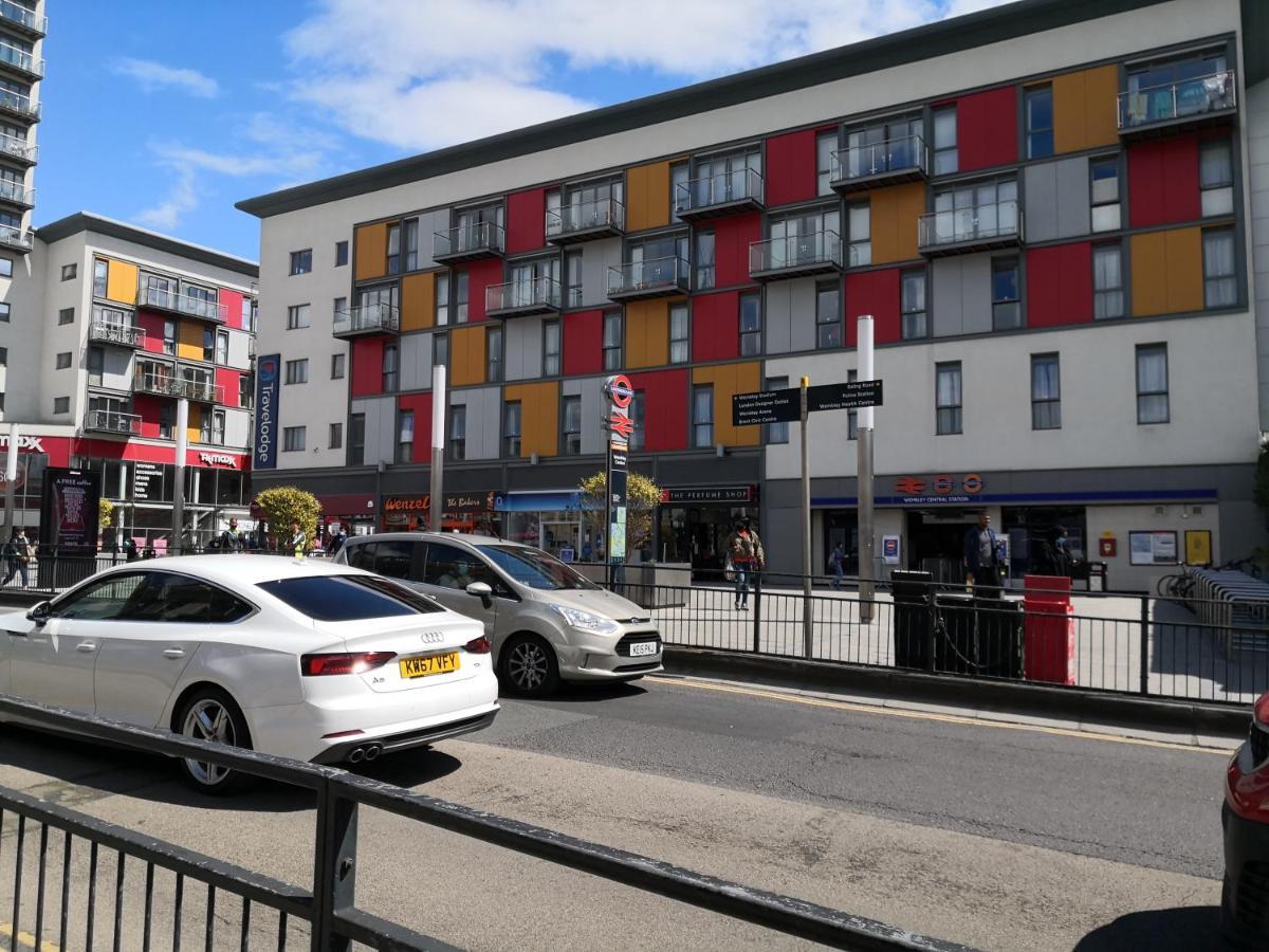 Carnation Flat A In Wembley Apartment London Ngoại thất bức ảnh