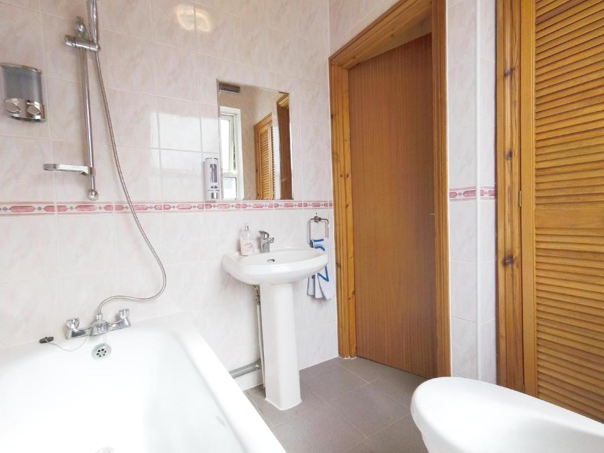 Carnation Flat A In Wembley Apartment London Ngoại thất bức ảnh