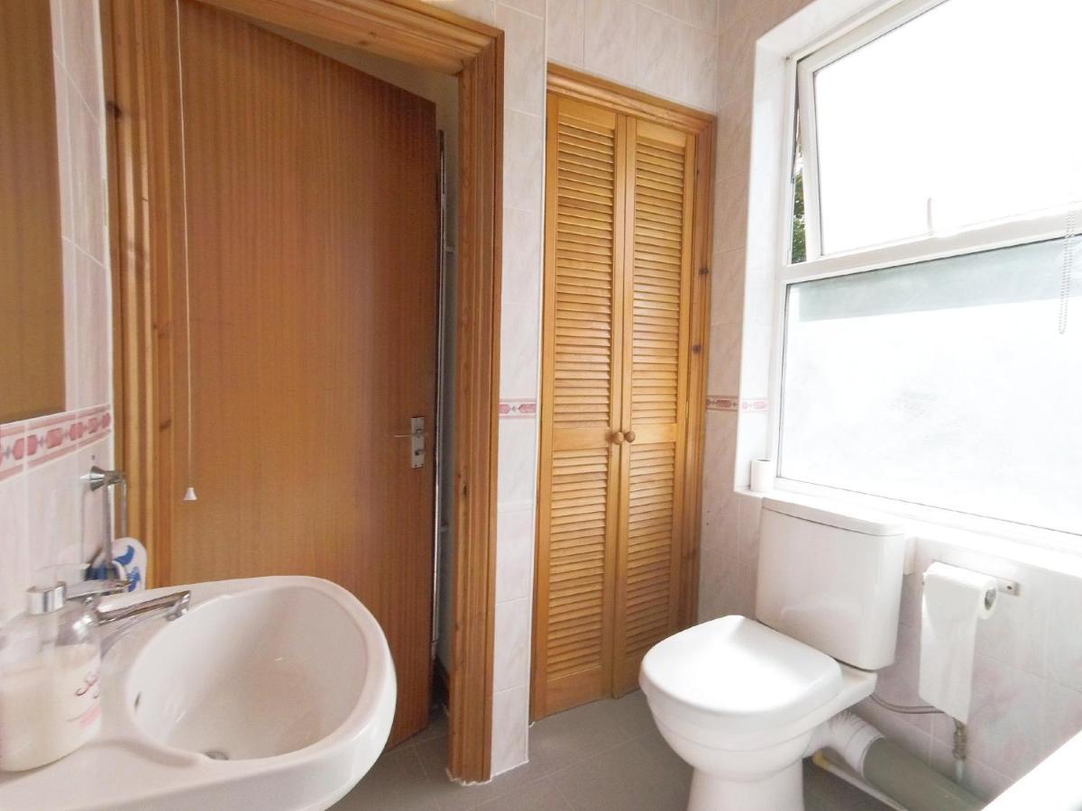 Carnation Flat A In Wembley Apartment London Ngoại thất bức ảnh