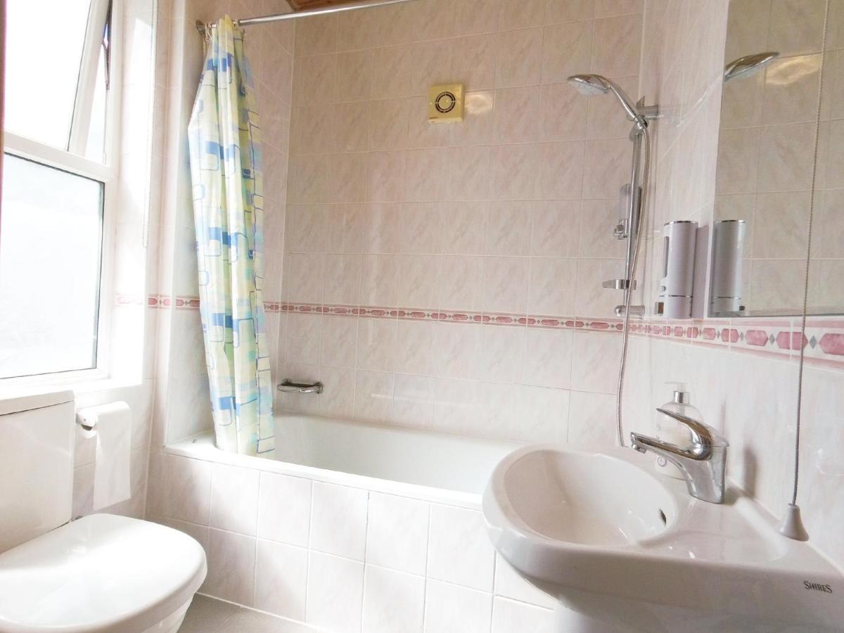 Carnation Flat A In Wembley Apartment London Ngoại thất bức ảnh